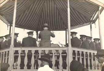 Música Velha no arraial da festa da  N.S. Saúde numa foto de 1938 Foto do autor